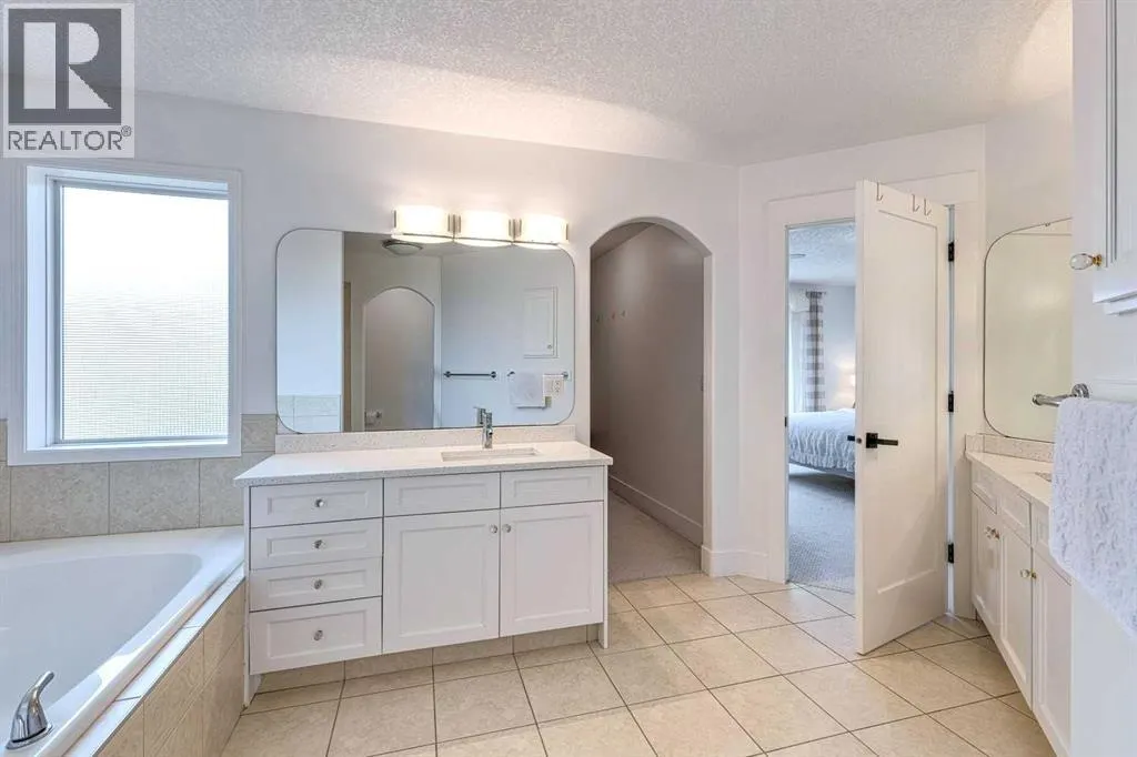 41 Strathlea Court SW