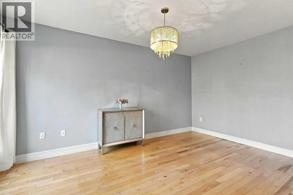 126, 33 Glamis Green SW