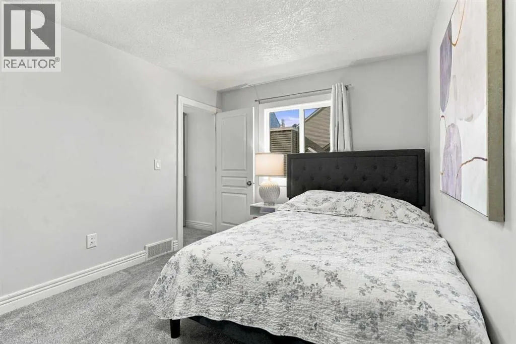 126, 33 Glamis Green SW