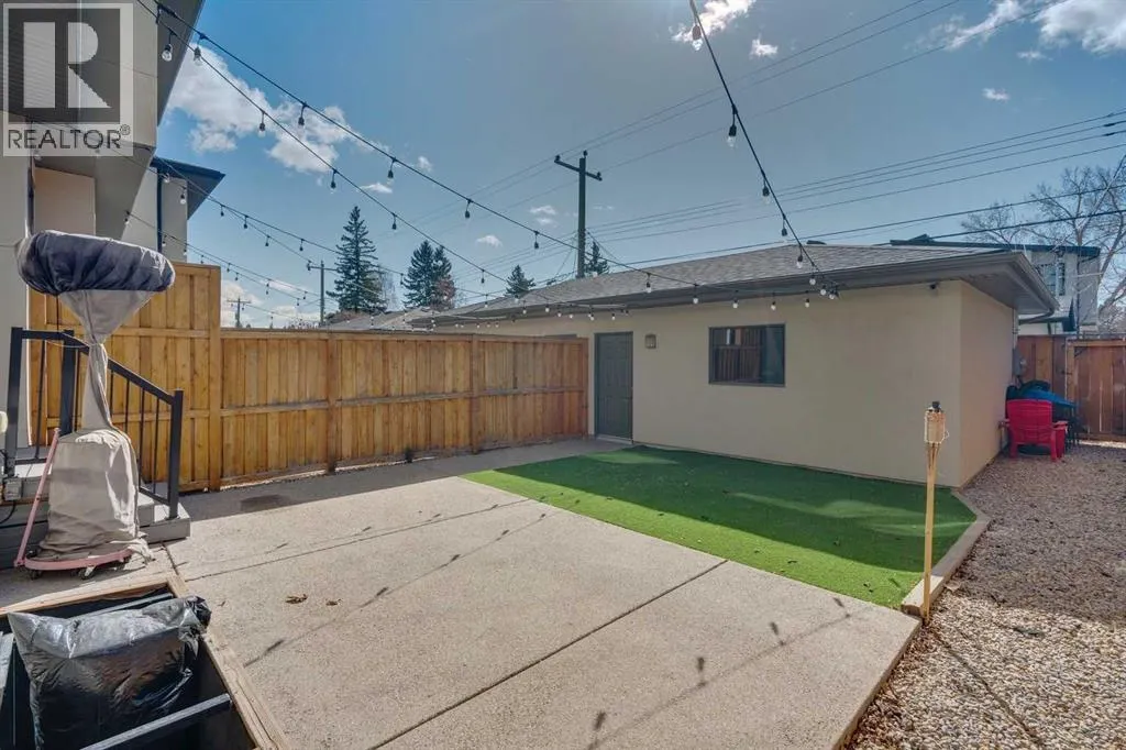 2341 22 Avenue SW