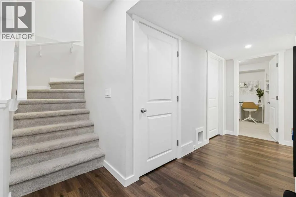 61 West Coach Place SW