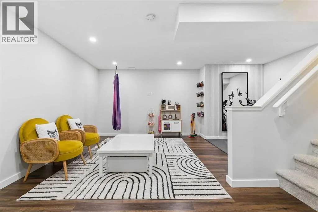 61 West Coach Place SW