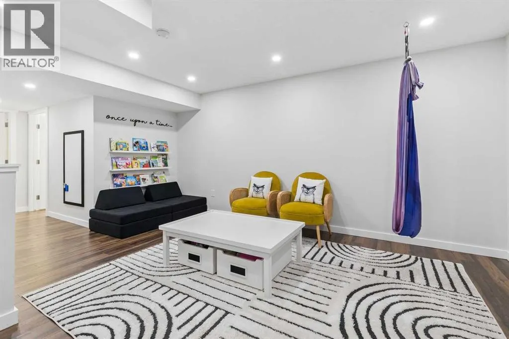 61 West Coach Place SW