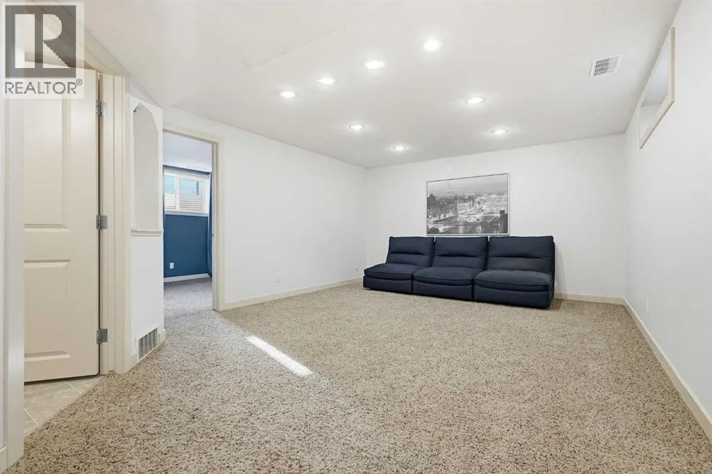 130 Chapman Close SE