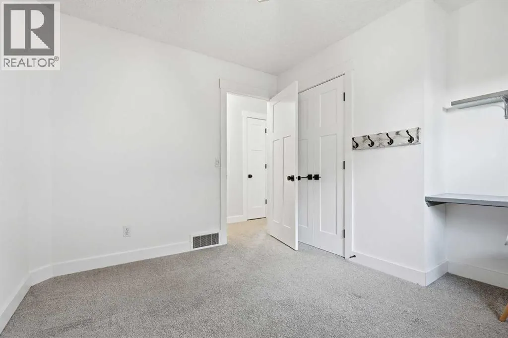 130 Chapman Close SE