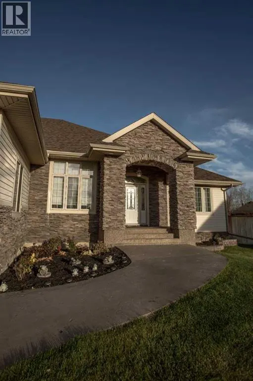 9 Chinook Crescent
