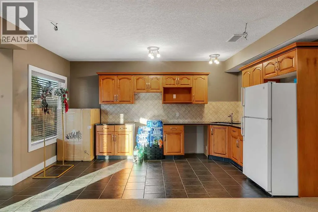 220 East Lakeview Place