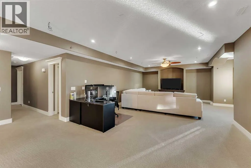220 East Lakeview Place