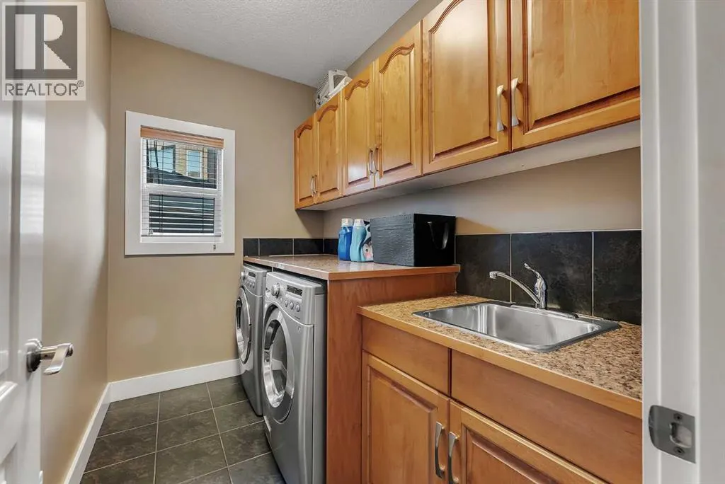 220 East Lakeview Place