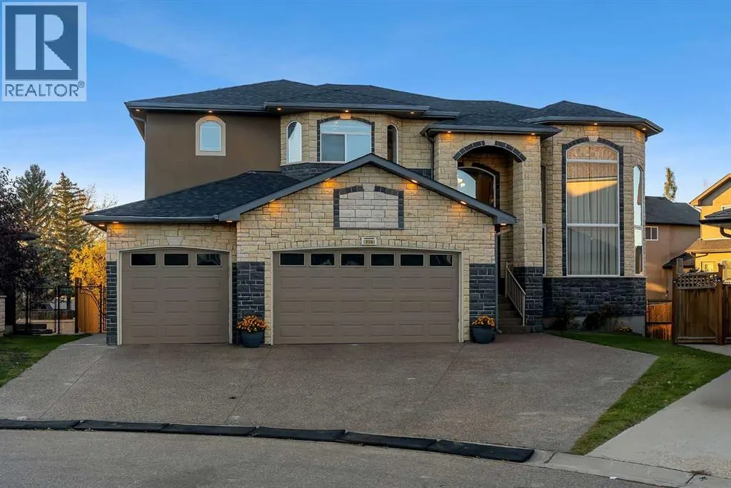 220 East Lakeview Place