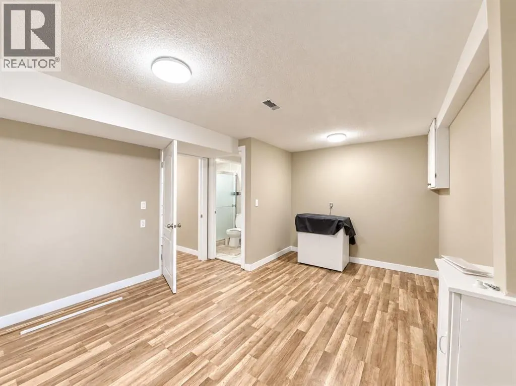 251 Pensville Close SE