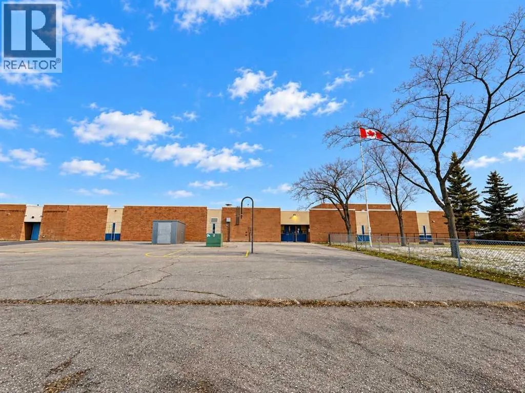 251 Pensville Close SE