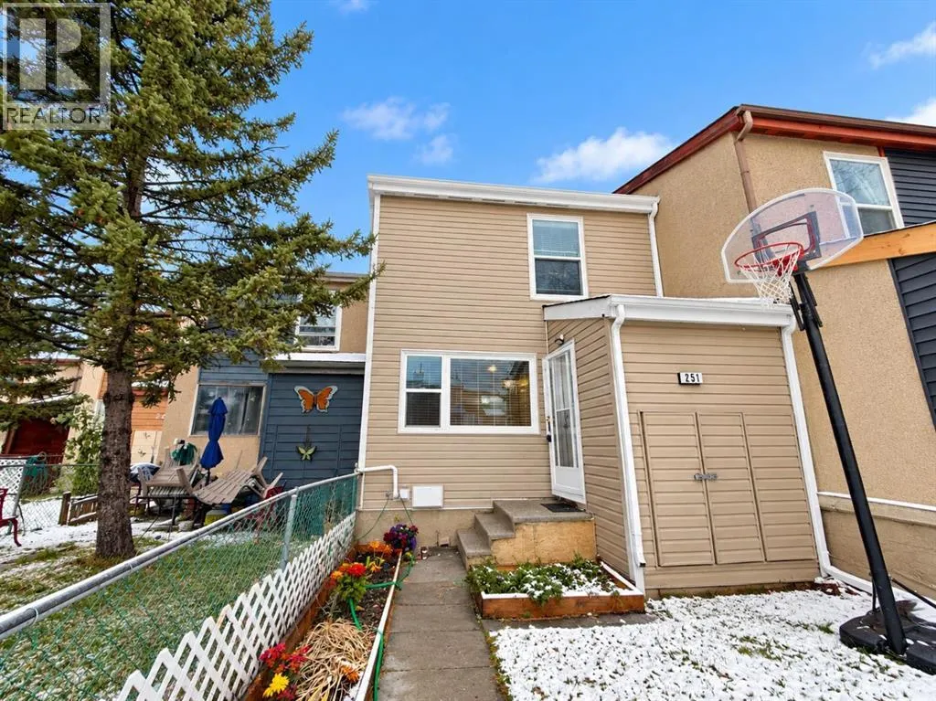 251 Pensville Close SE
