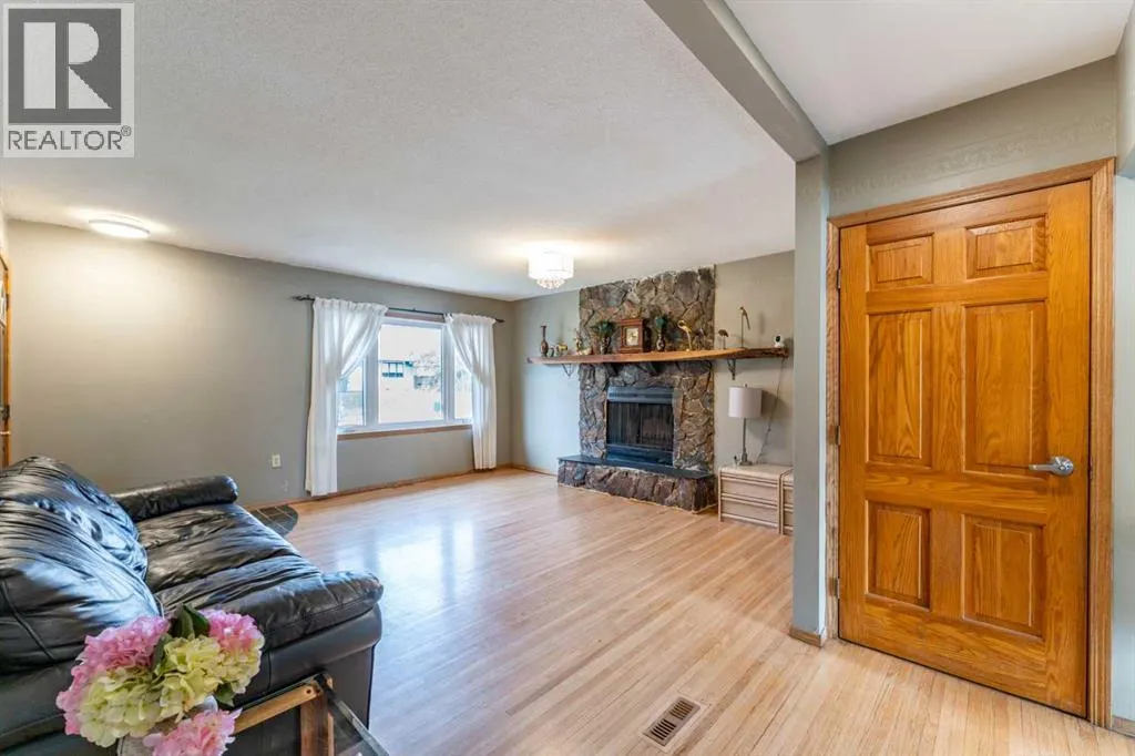 2018 Cottonwood Crescent SE