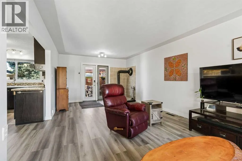5635 Travis Crescent NE