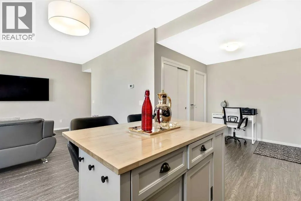 203, 245 Redstone Walk NE