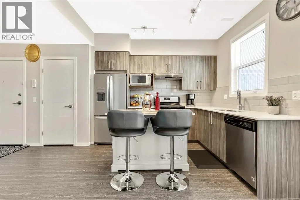 203, 245 Redstone Walk NE