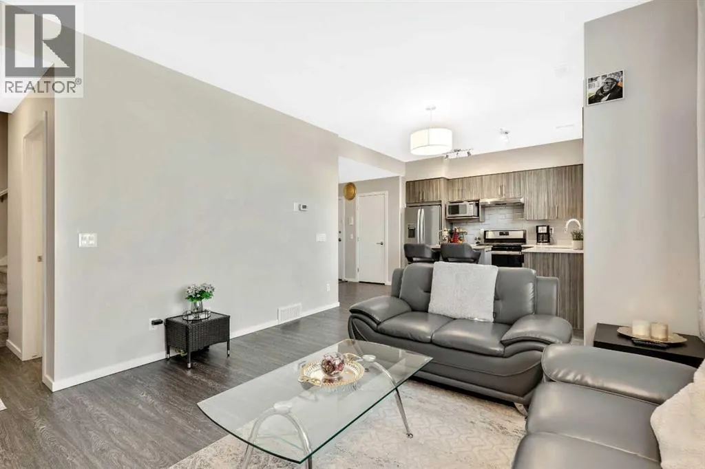 203, 245 Redstone Walk NE