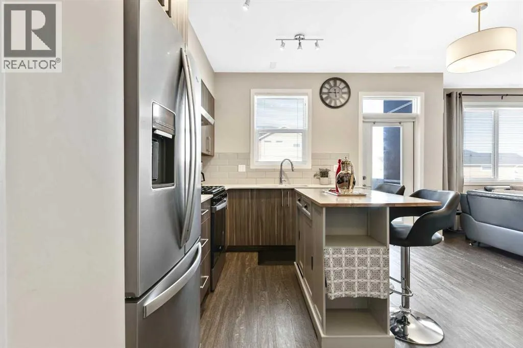 203, 245 Redstone Walk NE