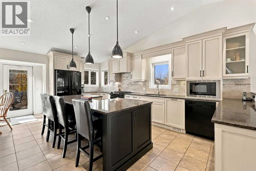 95 Macewan Ridge Close NW