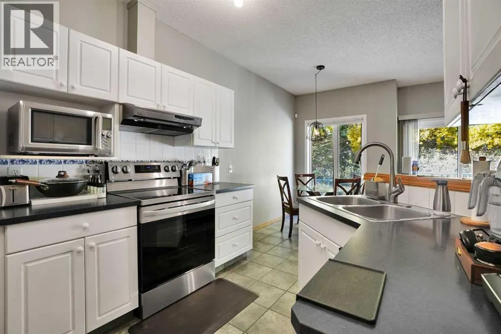 145 Hamptons Link NW