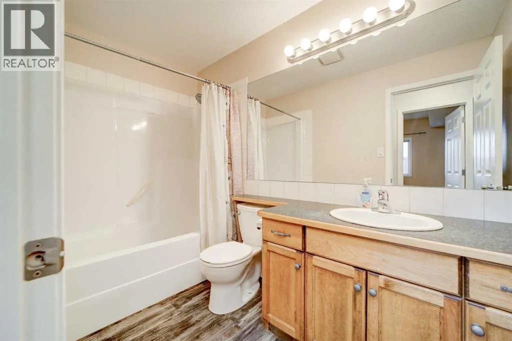 4, 125 Silkstone Road W