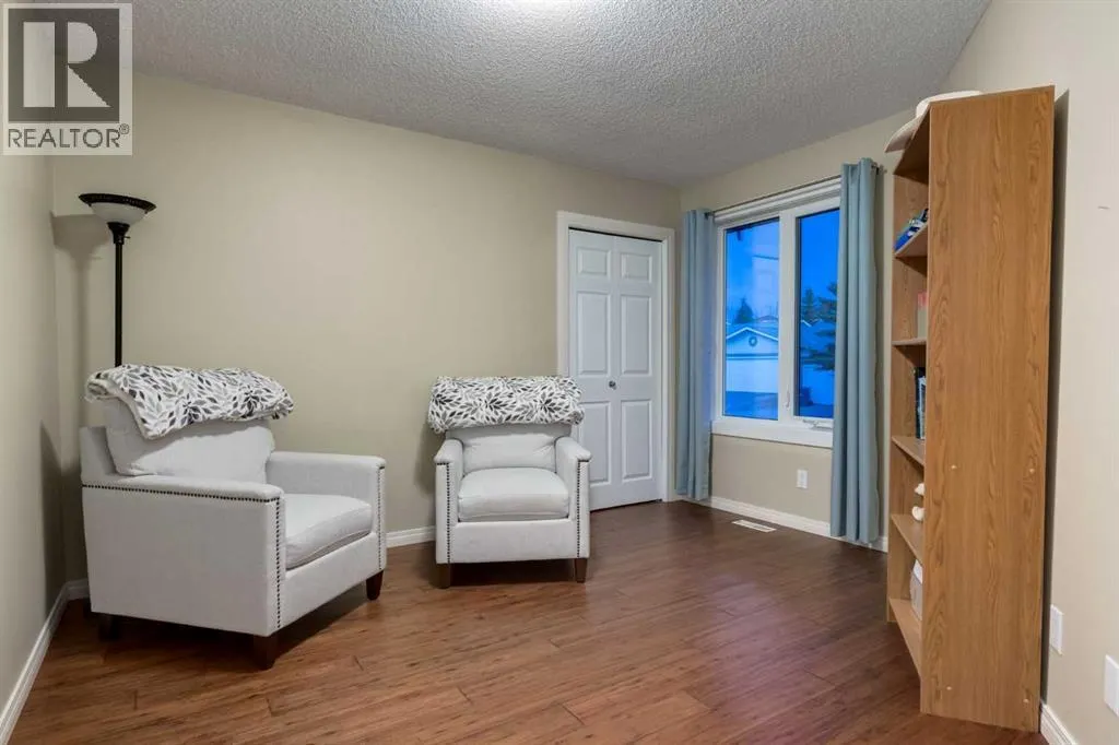 4 ARBOUR CLIFF Court NW