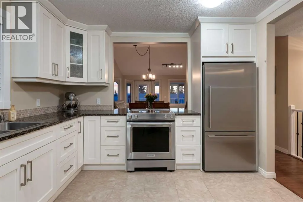 4 ARBOUR CLIFF Court NW