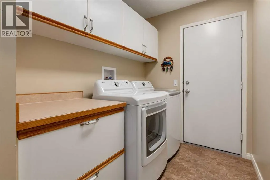 4 ARBOUR CLIFF Court NW