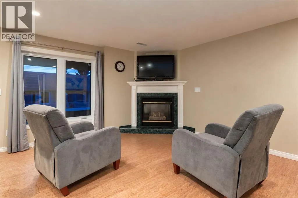 4 ARBOUR CLIFF Court NW