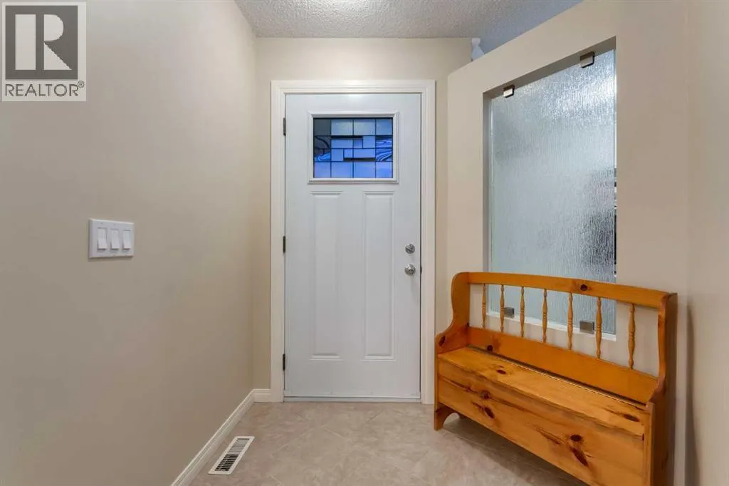 4 ARBOUR CLIFF Court NW
