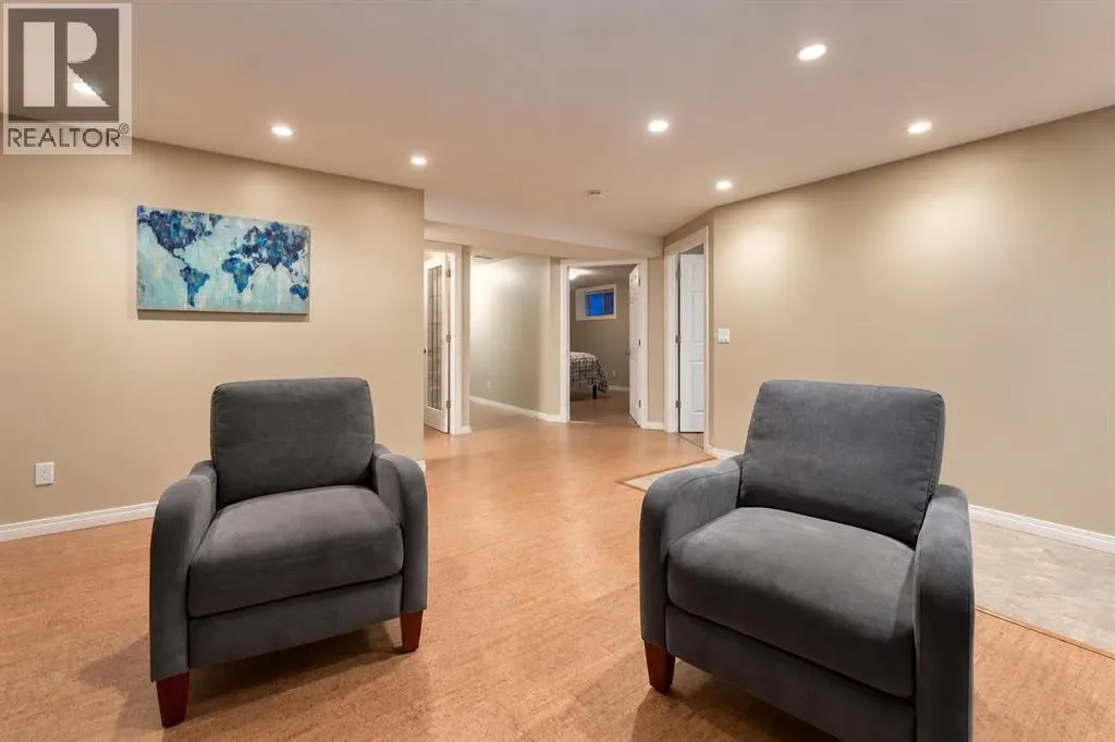 4 ARBOUR CLIFF Court NW
