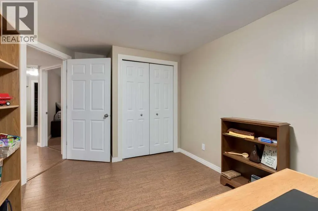 4 ARBOUR CLIFF Court NW