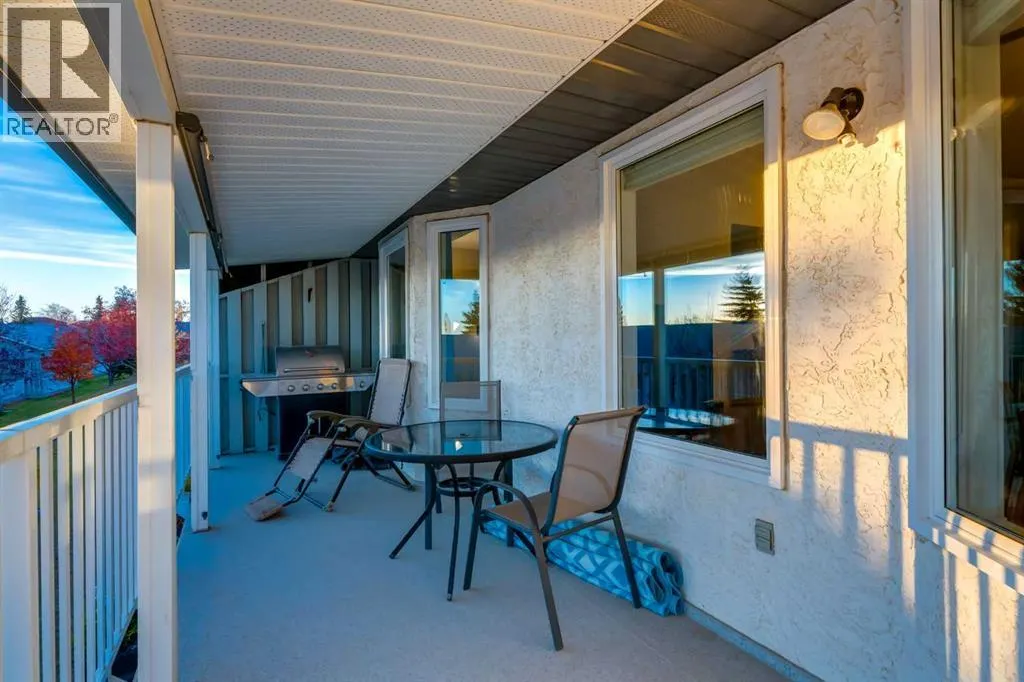 4 ARBOUR CLIFF Court NW