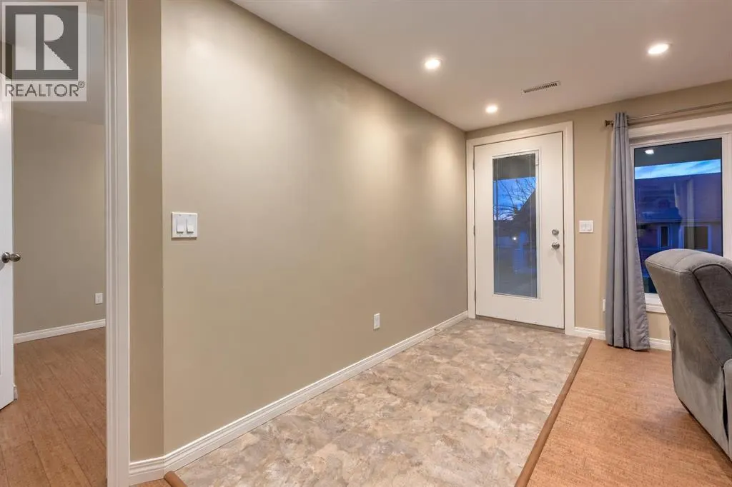 4 ARBOUR CLIFF Court NW