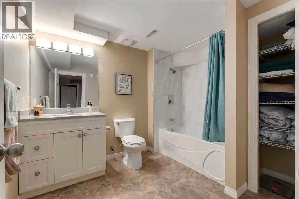 4 ARBOUR CLIFF Court NW
