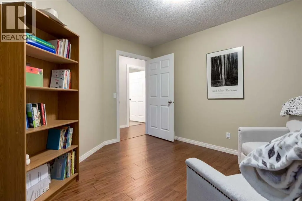 4 ARBOUR CLIFF Court NW