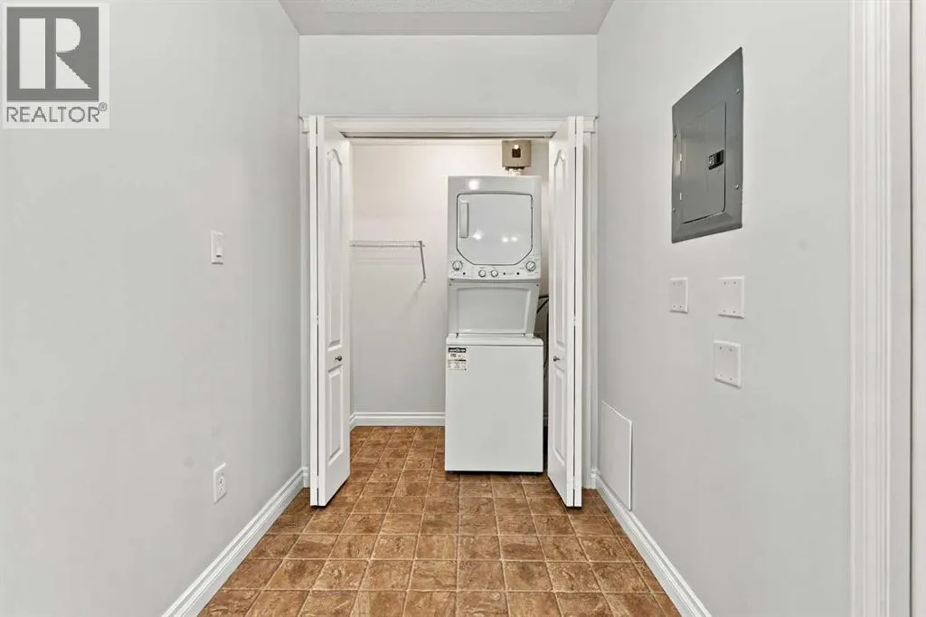 305, 30 Discovery Ridge Close SW