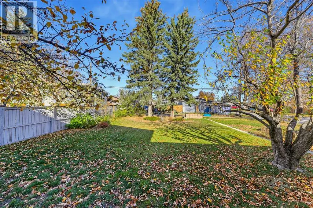 210 2 Avenue SE
