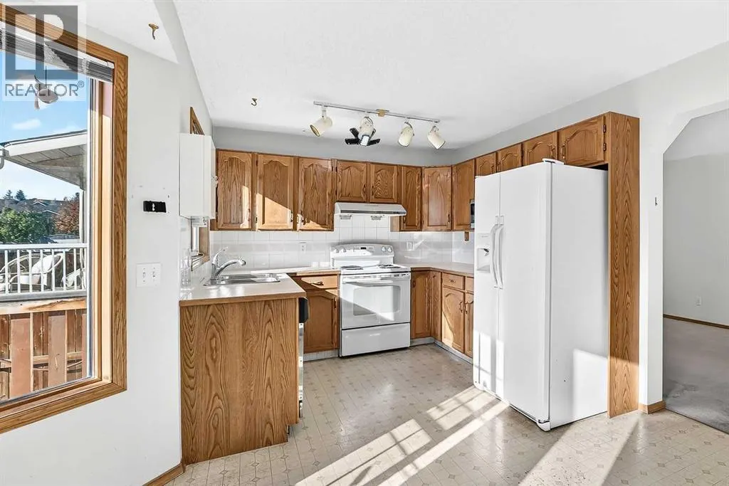 66 Harvest Oak Crescent NE