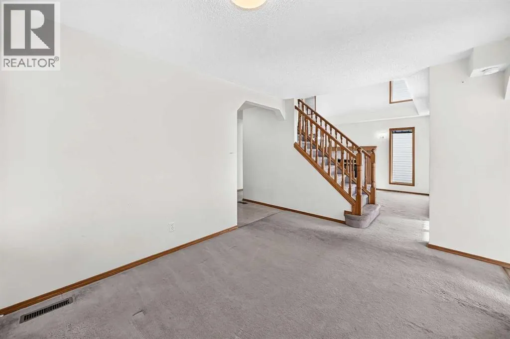 66 Harvest Oak Crescent NE