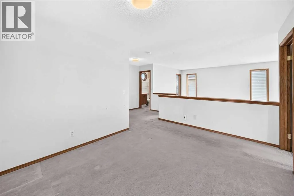 66 Harvest Oak Crescent NE