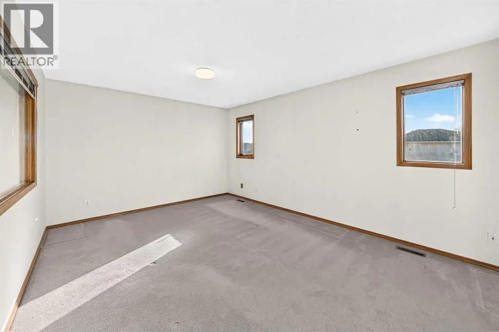 66 Harvest Oak Crescent NE