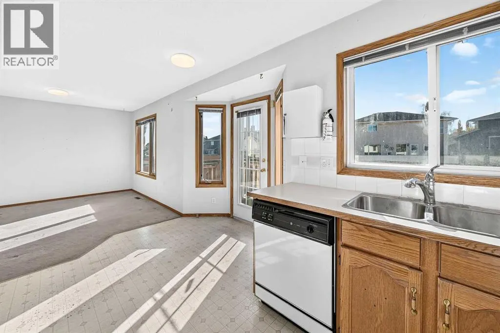 66 Harvest Oak Crescent NE