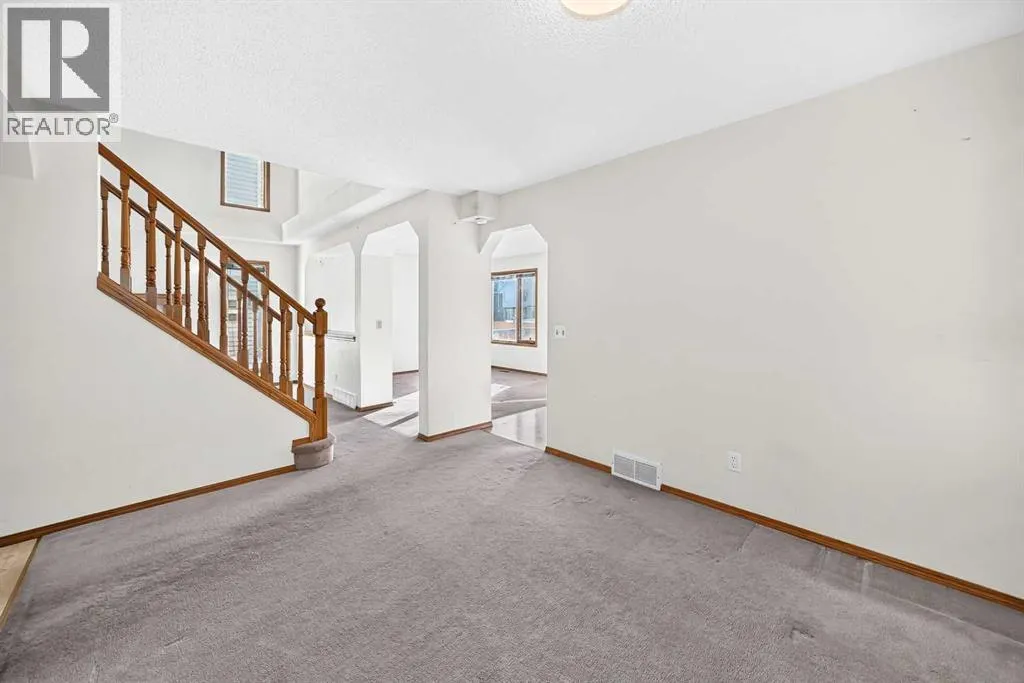66 Harvest Oak Crescent NE