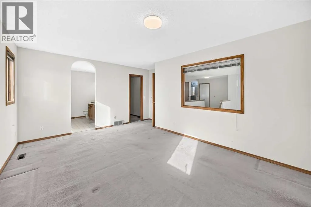 66 Harvest Oak Crescent NE