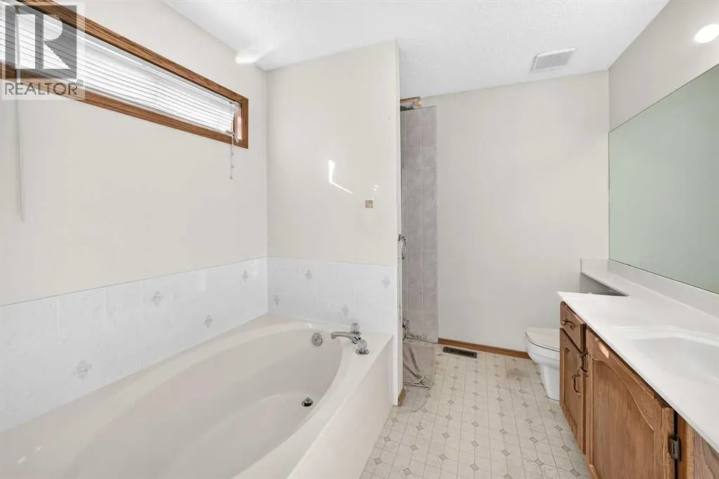 66 Harvest Oak Crescent NE
