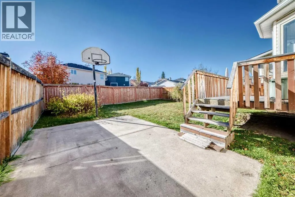 66 Harvest Oak Crescent NE