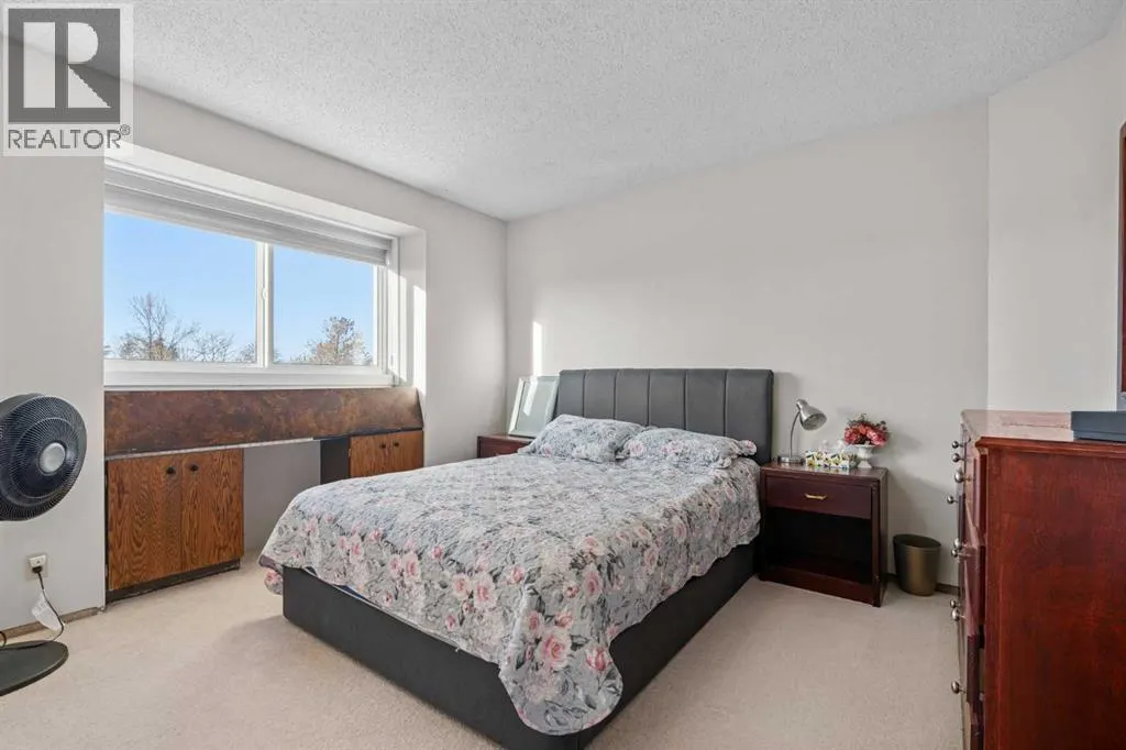 32 Castleglen Court NE