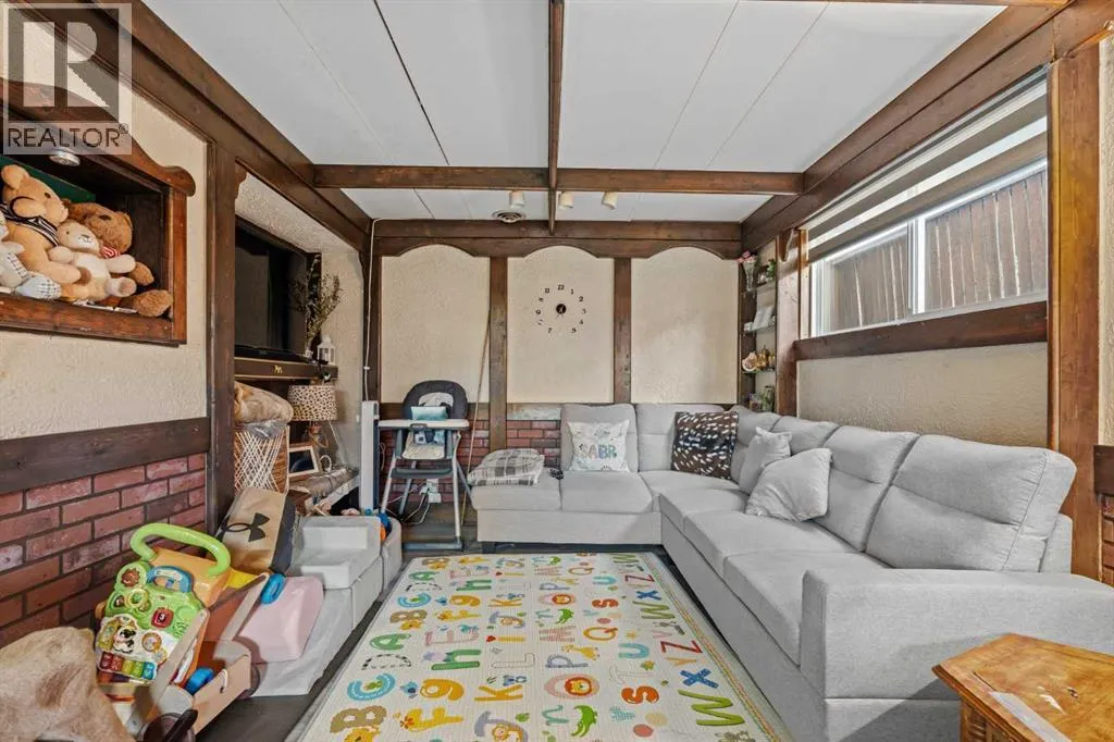 32 Castleglen Court NE
